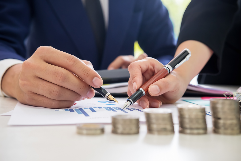 ’économie des Émirats en plein essor – Objectif commercial de 817 milliards de dollars et secteur touristique dynamique